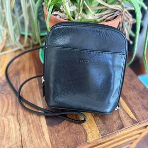 Vintage Fossil Black Leather crossbody Bag